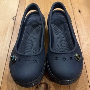 Crocs navy girls Mary Jane’s